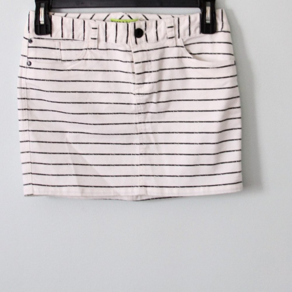 Alice and Olivia Denim Mini Skirt - Picture 4 of 8